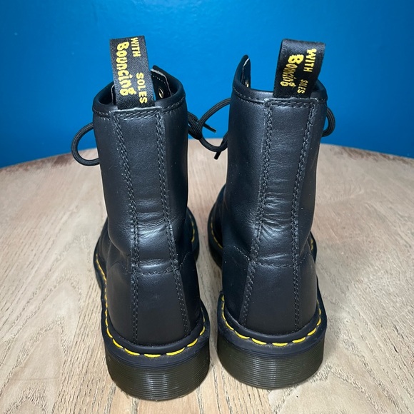Dr. Martens 1460 Women’s Smooth Leather Lace Up Boots Black 8 Eye Size 6 - Picture 3 of 14